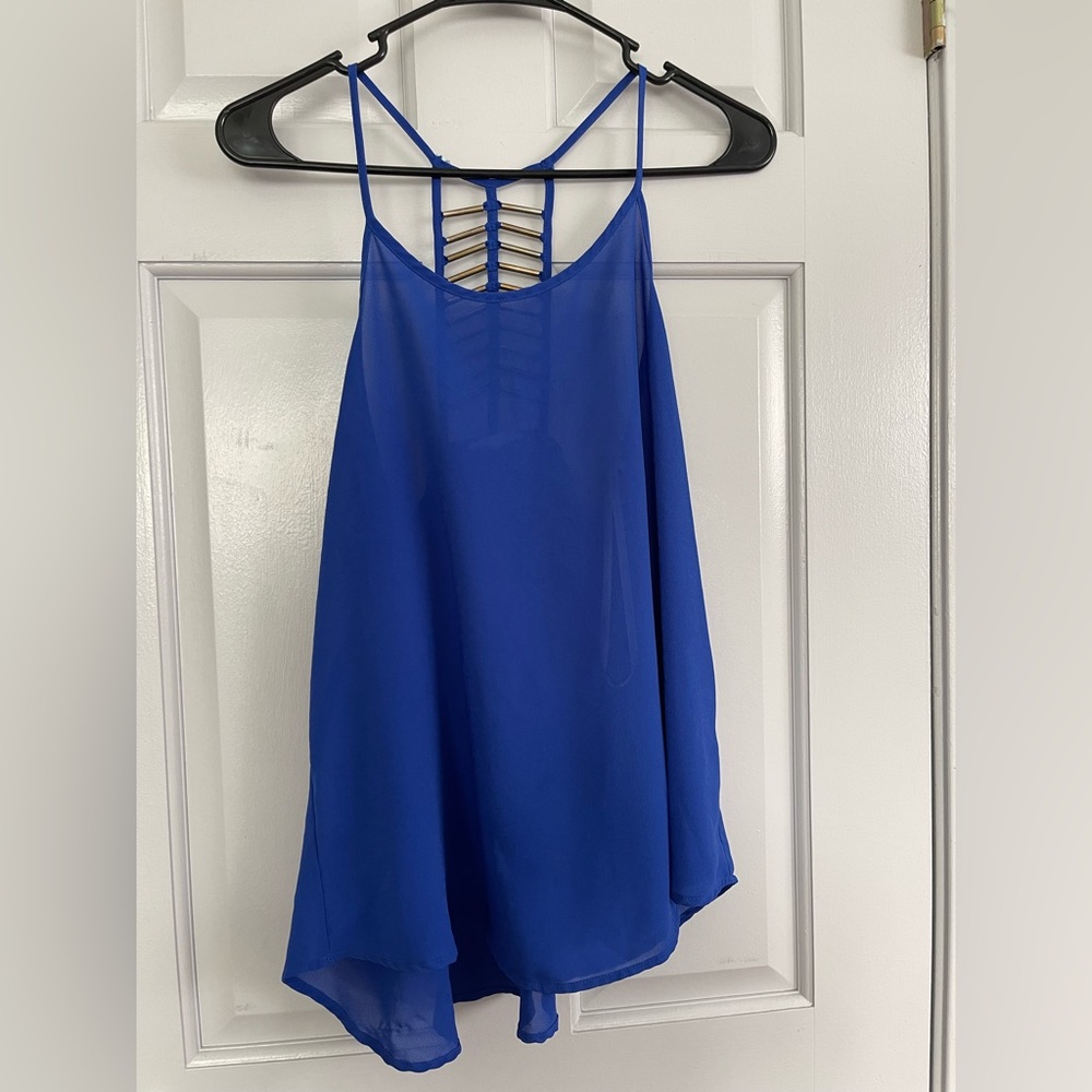 Cute sheer and open back top💙